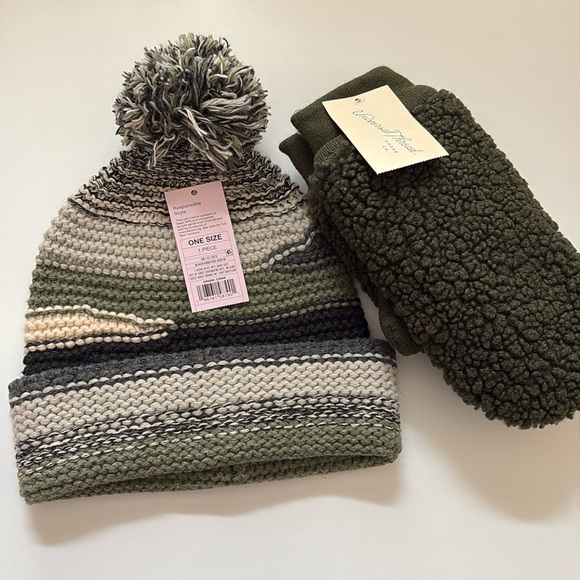 Universal Thread Accessories - Universal Thread Hat and Mitten Bundle